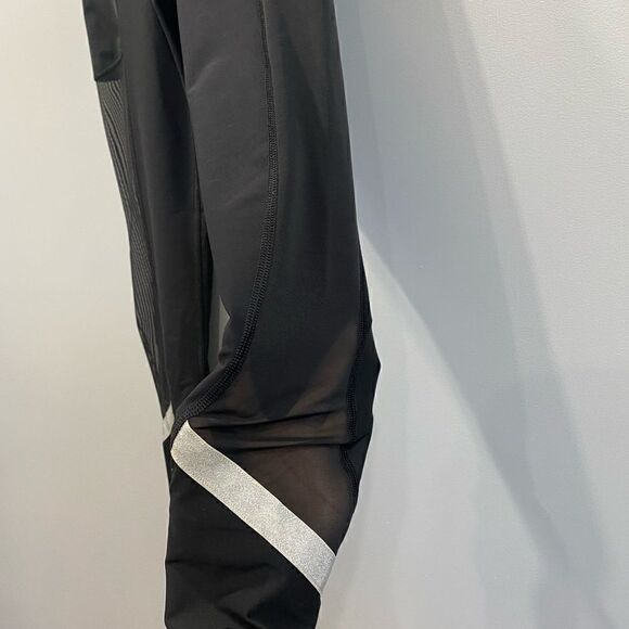 Victoria’ Secret Sport Total Knockout Tight With Mesh - Picture 3 of 8